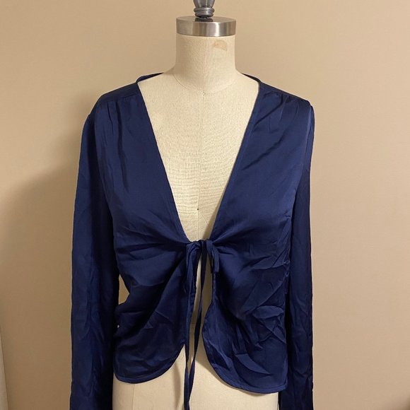 Lauren Elizabeth (XLE) Tie Front Top in Navy - Picture 2 of 4